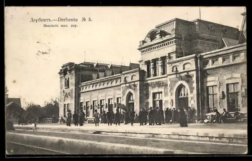 AK Derbent, Partie am Bahnhof mit Reisenden