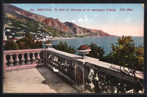 AK Menton, La Baie de Garavan et les montagnes d`Italie