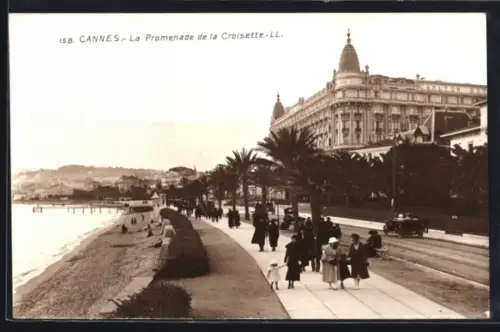 AK Cannes, La Promenade de la Croisette avec piétons et voitures