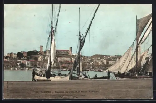AK Cannes, Bateaux voiliers et le Mont Chevalier
