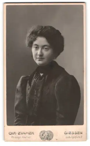Fotografie Chr. Zimmer, Giessen, Ludwigsplatz 2, Porträt einer jungen Frau