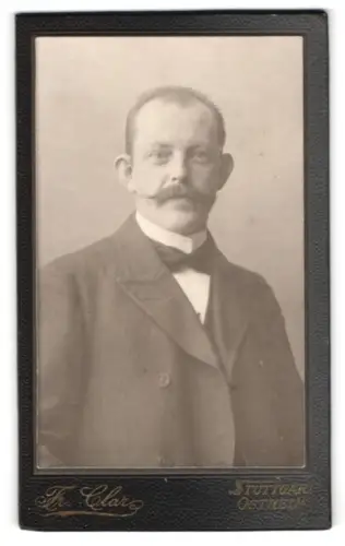 Fotografie Fr. Clar, Stuttgart, Porträt eines Mannes mit markantem Schnurrbart