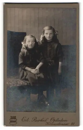 Fotografie Ed. Birkel, Opladen, Kölnerstrasse 51, Porträt zweier Mädchen