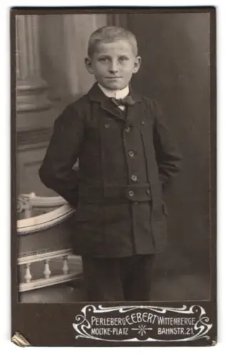 Fotografie E. Ebert, Perleberg, Moltke-Platz, Junge im Anzug