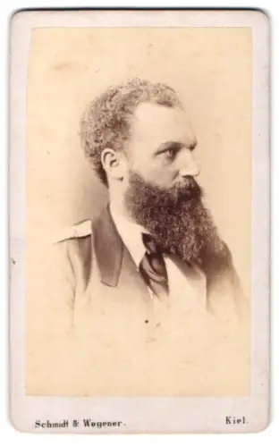 Fotografie Schmidt & Wegener, Kiel, Offizier der Kaiserlichen Marine