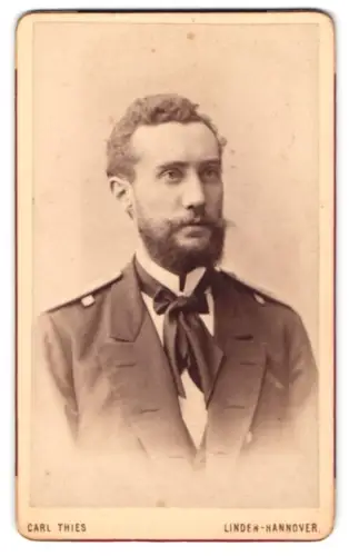 Fotografie Carl Thies, Linden-Hannover, Deisterstrasse 1, Offizier der Kaiserlichen Marine