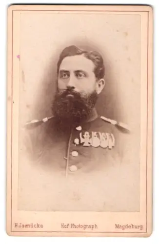 Fotografie H. Jaenücke, Magdeburg, Kaiser-Strasse 94, Offizier in Uniform mit 4 Ehrenzeichen, dabei EK II 1870