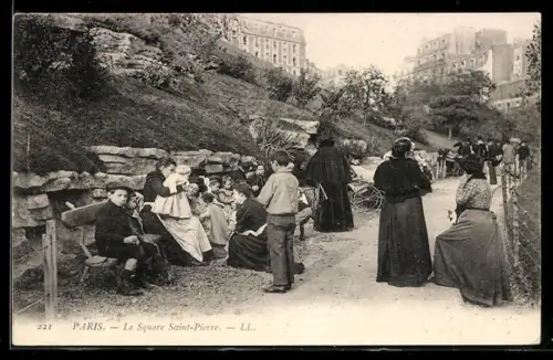 AK Paris, Le Square Saint-Pierre