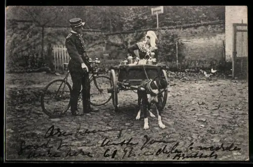 AK Soldat mit Fahrrad neben einer Milchverkäuferin, Hundegespann