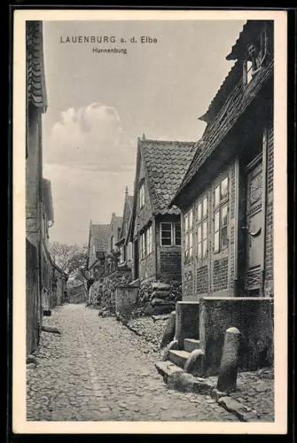 AK Lauenburg a. d. Elbe, Hunnenburg, Strassenpartie mit alten Fachwerkhäusern