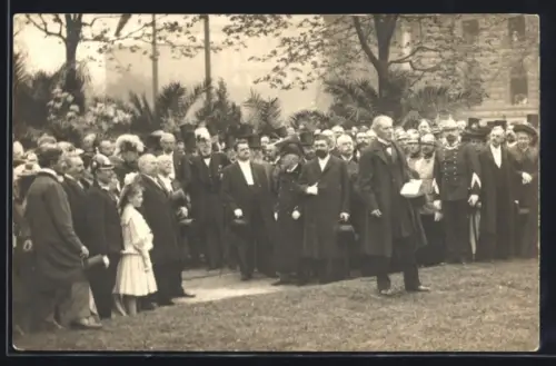 Foto-AK Wien, Enthüllung des Anzengruber-Denkmal am Schmerlingplatz 1905, Schauspieler H. Martinelli