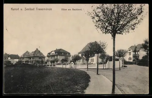 AK Travemünde, Strassenpartie mit Villen am Backbord