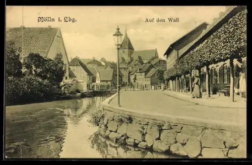 AK Mölln i. Lbg., Strasse auf den Wall mit Kirche