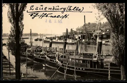 AK Lauenburg /Elbe, Schiffswerft mit Boot Elbe