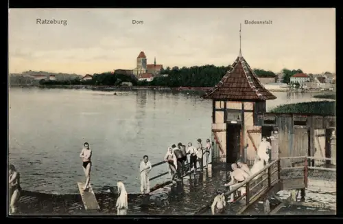 AK Ratzeburg, Badeanstalt mit dem Dom im Hintergrund