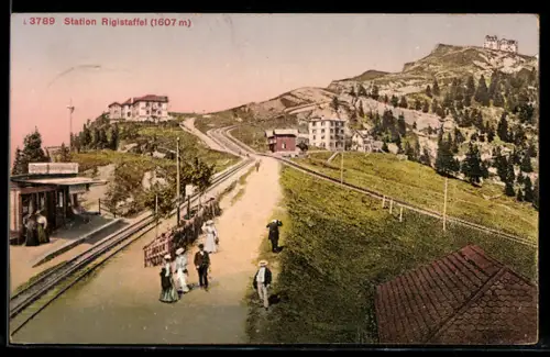 AK Rigistaffel, Bergbahnstation mit Passanten