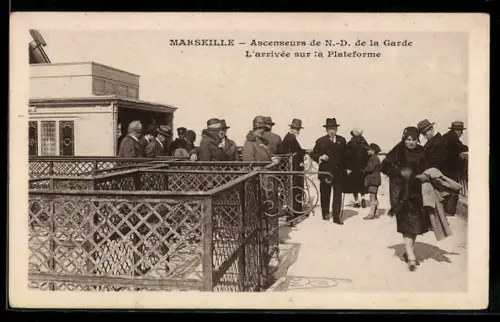 AK Marseille, Ascenseurs de N.-D. de la Garde, l`arrivée sur la Plateforme, Bergbahn