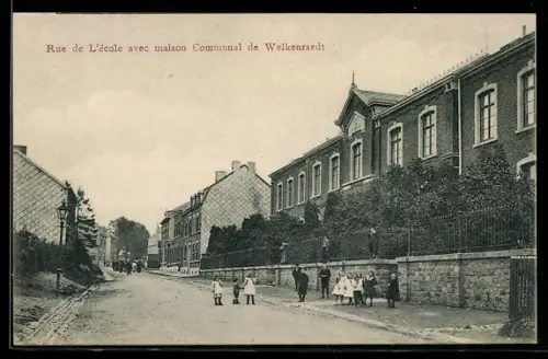 AK Welkenraedt, Rue de l`École avec maison Communal