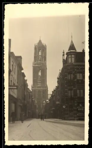 Foto-AK Utrecht, Dom, Winteransicht mit Strasse