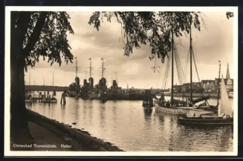 AK Travemünde, Kriegsschiffe im Hafen