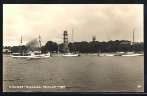 AK Travemünde, Partie am Hafen, Blick zum Leuchtturm