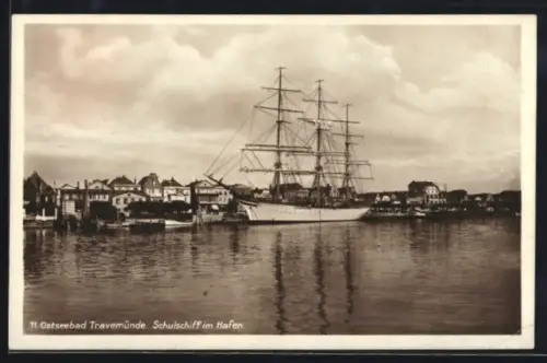 AK Travemünde, Schulschiff im Hafen