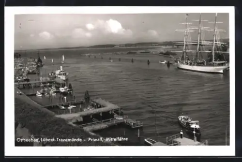 AK Lübeck-Travemünde, Priwall, Mittelfähre, Hafen, Segelschiffe aus der Vogelschau