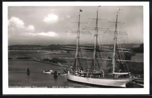 AK Lübeck-Travemünde, Blick zum Priwall, Segelschiff