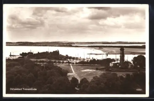 AK Travemünde, Leuchtturm und Hafenansicht