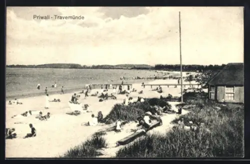 AK Travemünde-Priwall, Strandansicht mit Badegästen und Strandhütten