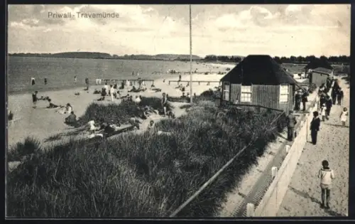 AK Travemünde-Priwall, Strand mit Badegästen und Strandhütte