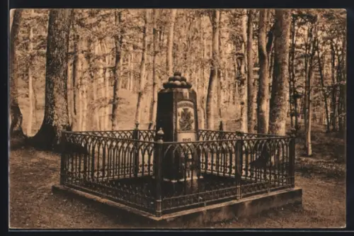 AK Mölln i. L., Hanseatendenkmal im Wald