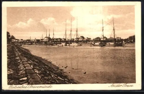 AK Travemünde, Ostseebad, An der Trave