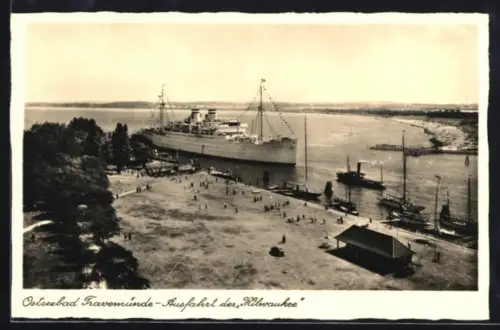 AK Travemünde, Ostseebad, Dampfer Milwaukee bei der Ausfahrt
