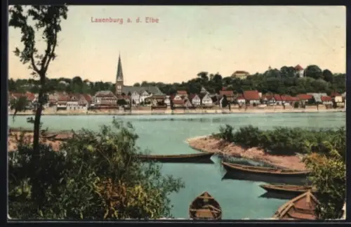 AK Lauenburg a. d. Elbe, Stadtansicht mit Kirche und Elbufer