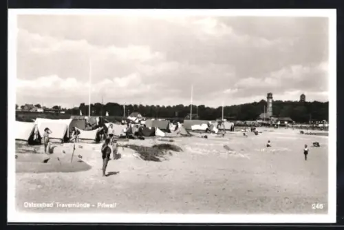 AK Travemünde-Priwall, Strand mit Zelten und Leuchtturm