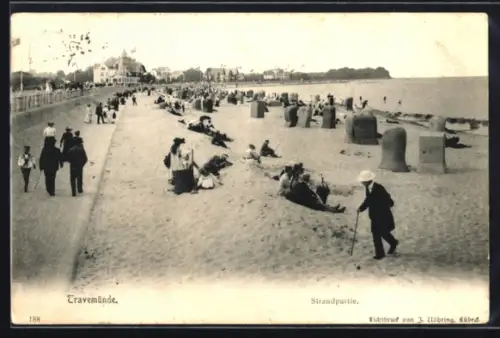 AK Travemünde, Strandpartie und Spaziergänger auf der Promenade