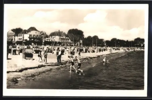 AK Travemünde, Strand mit Badegästen und Strandkörben
