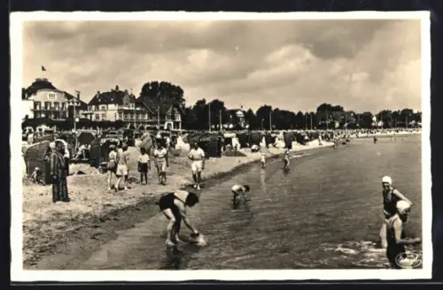 AK Travemünde, Strand, Badegäste, Strandkörbe