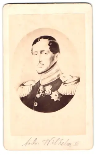 Fotografie König Friedrich Wilhelm III. von Preussen in Uniform mit Ehrenzeichen, EK II 1814 und Bruststern