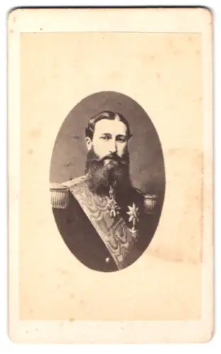 Fotografie König Leopold II. von Belgien in Uniform mit Schhärpe und Bruststernen