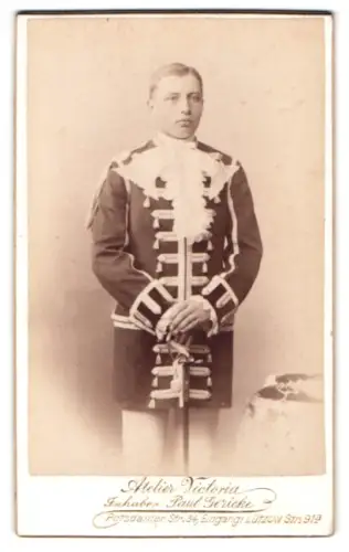 Fotografie Atelier Victoria, Berlin, Potsdamerstr. 34, Wilhelm von Rohr in Uniformrock mit Säbel