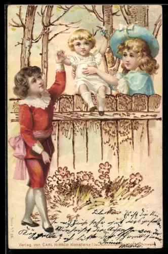 Holzbrand-Imitations-AK Kinder spielen an einem Zaun