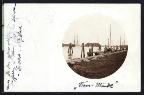 Foto-AK Travemünde, Hafenansicht mit Segelschiffen