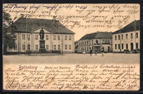 AK Ratzeburg, Markt mit Denkmal