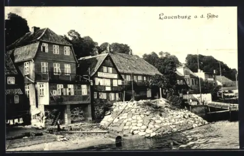 AK Lauenburg a. d. Elbe, Fachwerkhäuser am Elbufer