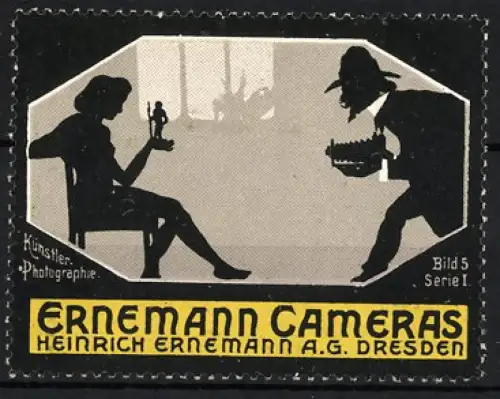 Reklamemarke Dresden, Heinrich Ernemann AG., Ernemann Cameras, Fotograf mit Kamera und Frau mit Statue