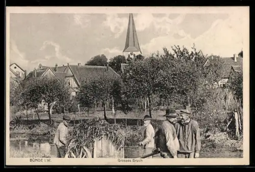 AK Bünde i. W., Grosses Bruch, Dorfansicht, Kirche, Arbeiter