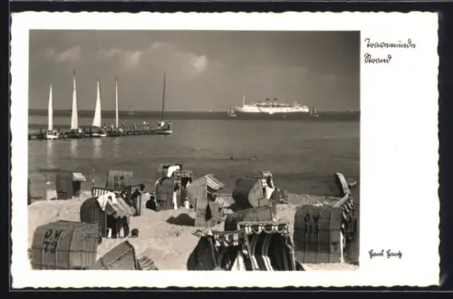 AK Travemünde, Strandkörbe, Segelboote, Passagierschiff