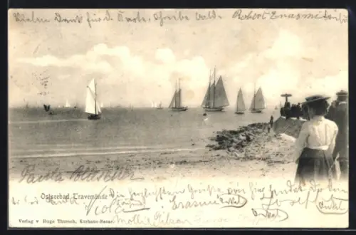 AK Travemünde, Leute am Strand mit Blick auf die Segelschiffe und -boote